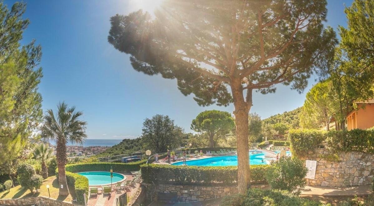 فندق Villino Garden & Pool Marina dʼMarina dʼAndora المظهر الخارجي الصورة