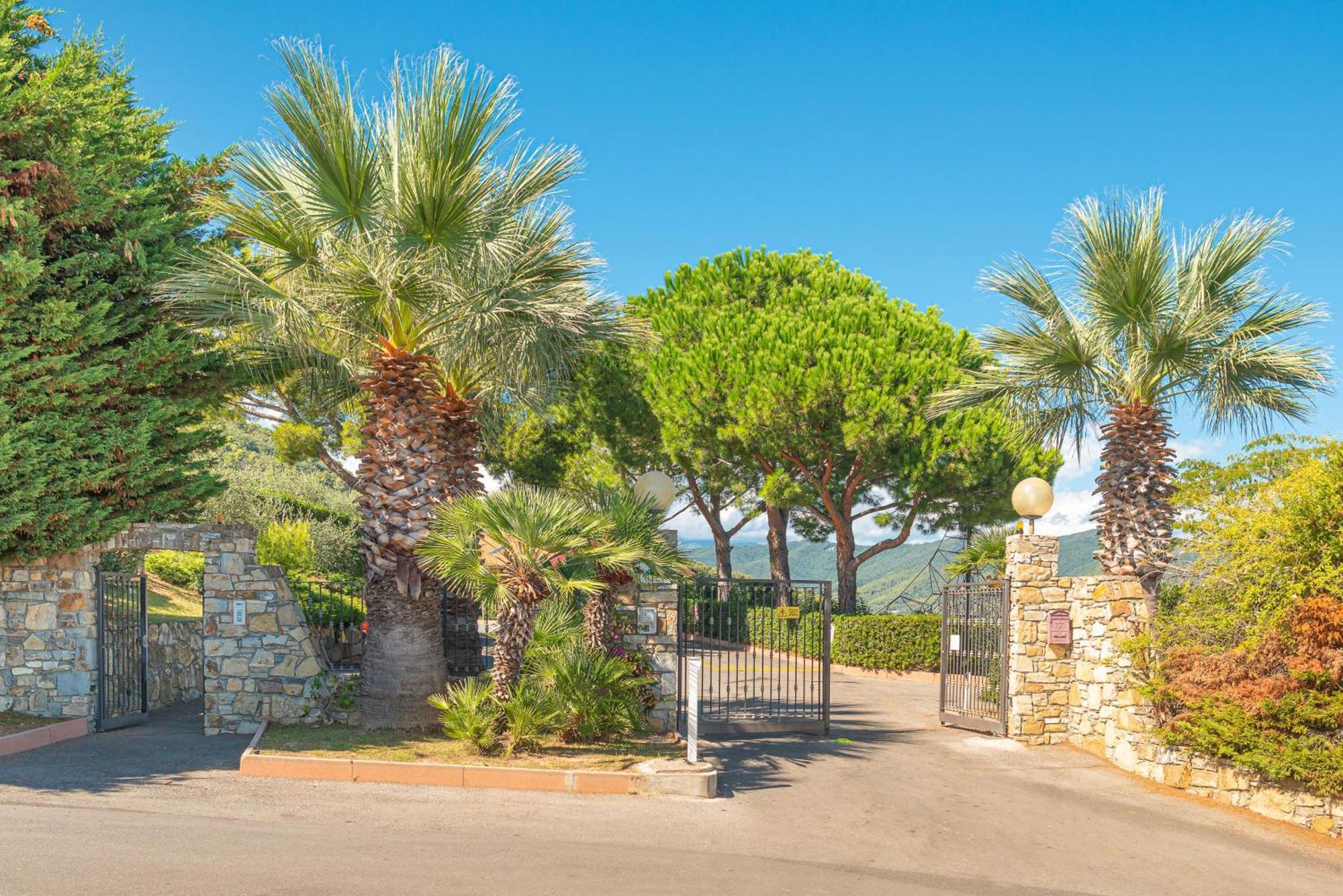 فندق Villino Garden & Pool Marina dʼMarina dʼAndora المظهر الخارجي الصورة